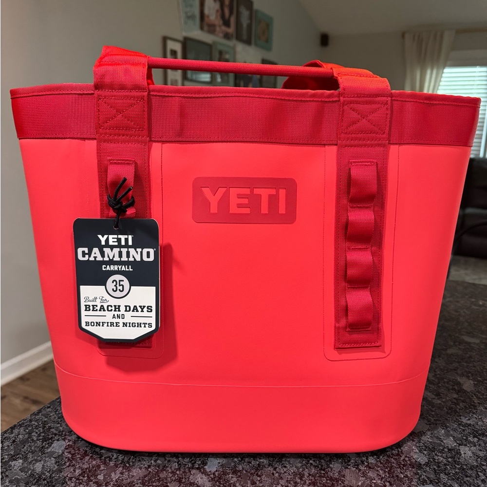 YETI Camino 35 Carryall - Rescue Red